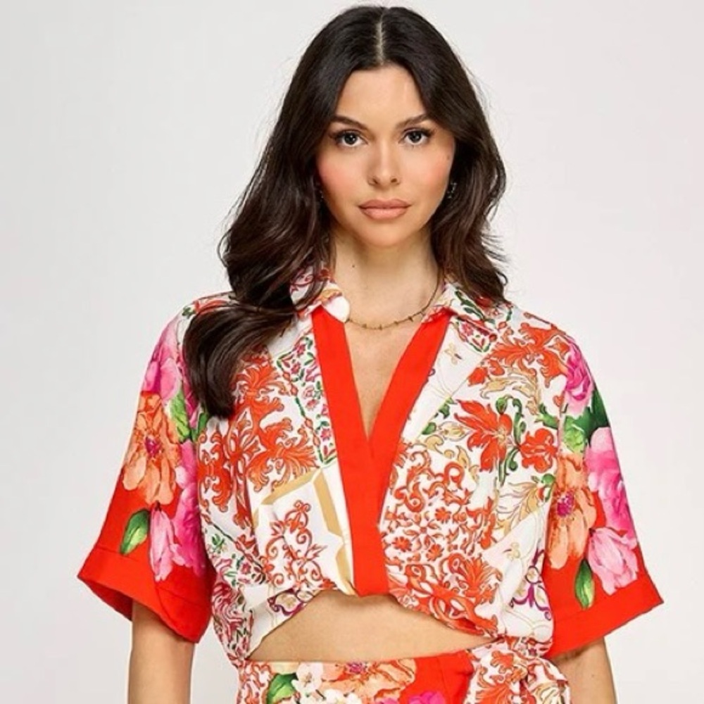 Lulumari Crop Top Floral Short Sleeves Deep V-Neck Size Medium Women Tile Print